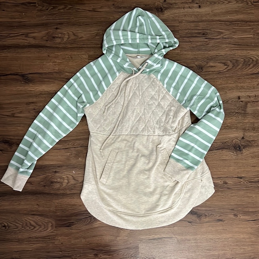 Hooded fashion sweatshirt